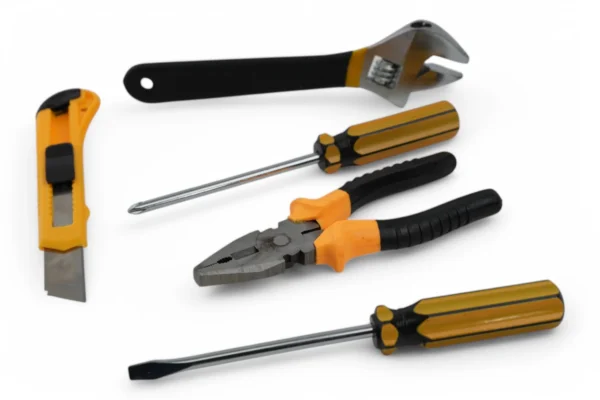 Set Scule (Cutter, Ruletă, Șurubelniță X2, Patent, Cheie Papagal)